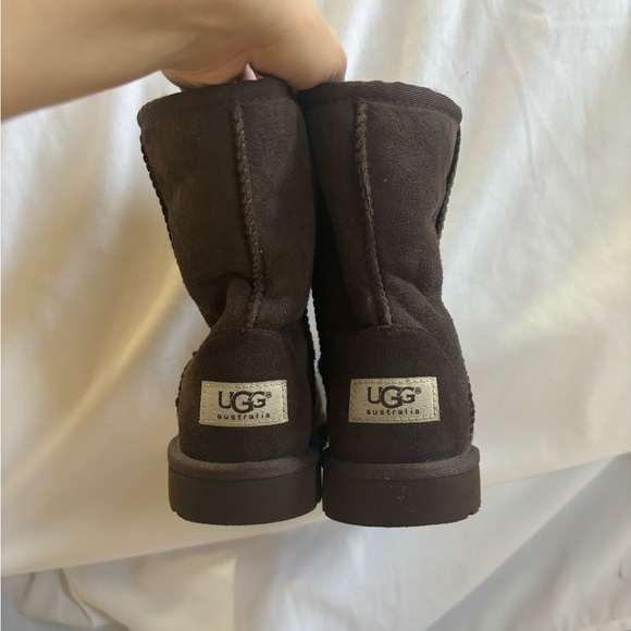 Brown classic kids UGGS - Picture 3 of 9